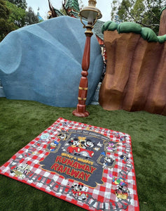 Mickey Mouse Glove Toontown Picnic Basket & BIG Blanket Disney Runaway Railway