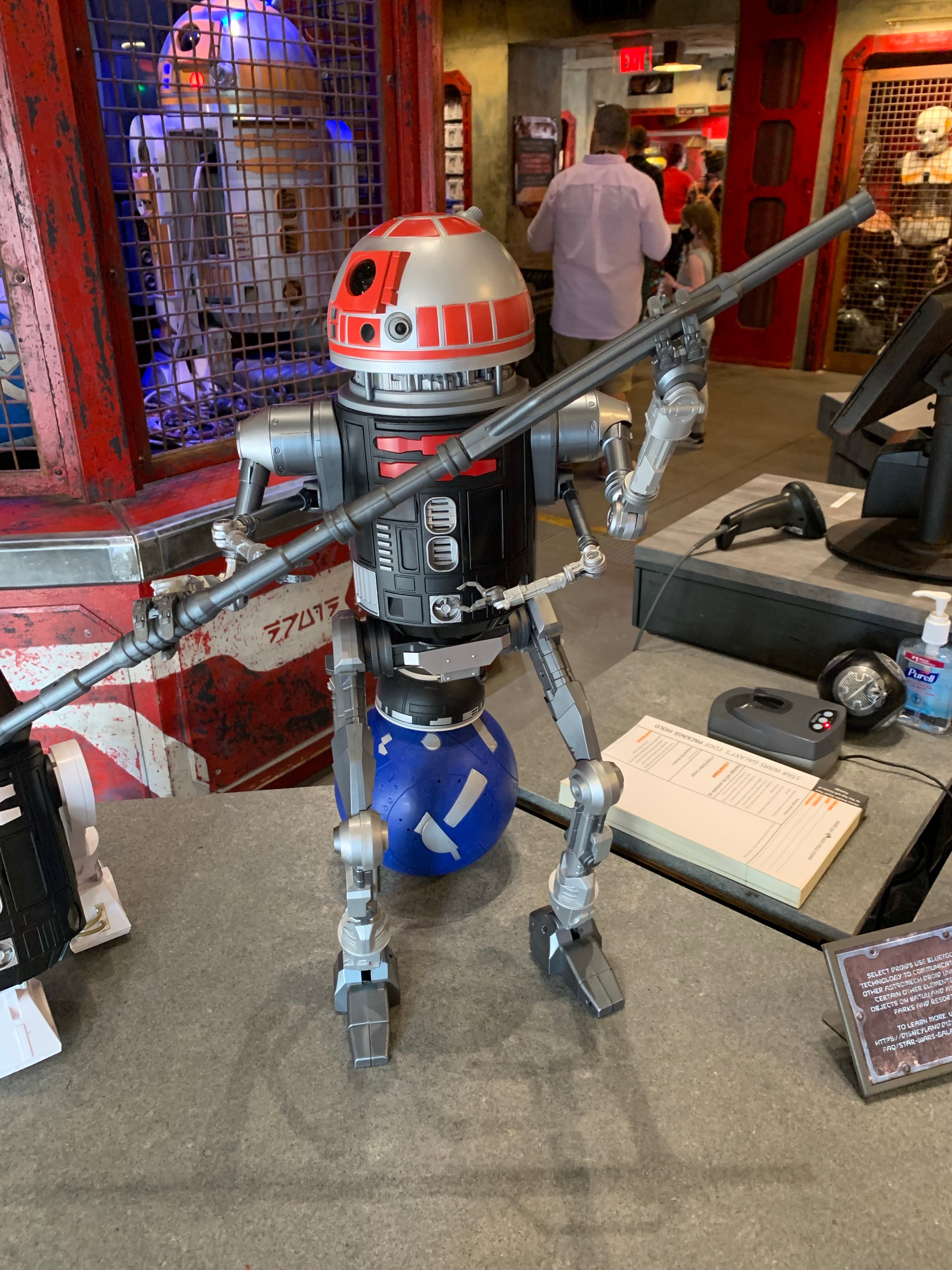 Ferry Droid Accessory Set Arrives at Droid Depot in Star Wars